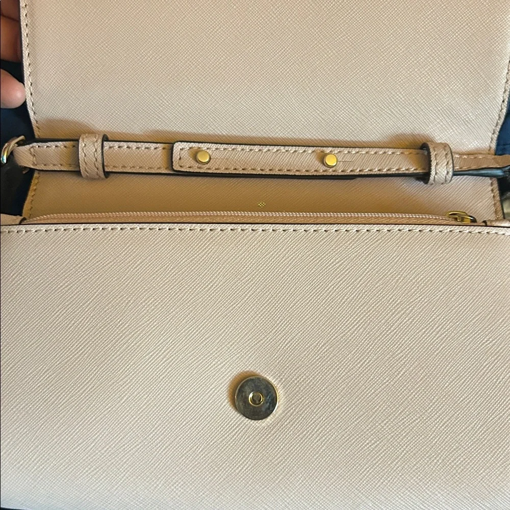 Kate Spade New York Laurel Way Winni crossbody in a two-tone black/light pink.